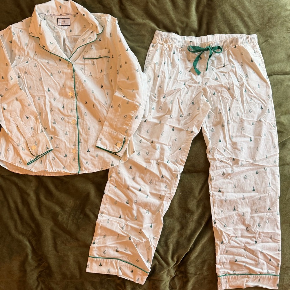 Women’s White Pajama Set with Green Trim and Tree Print Never Worn